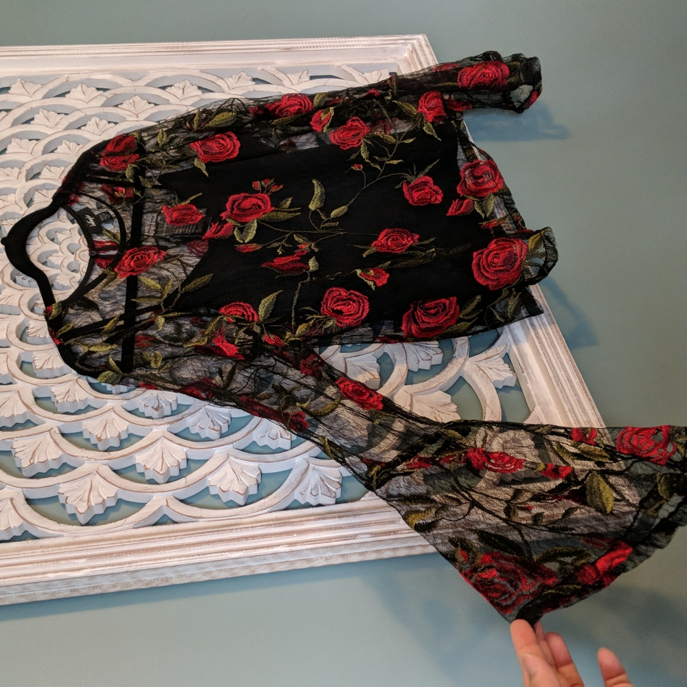 Lord and Taylor Top Size Medium - Picture 7 of 13
